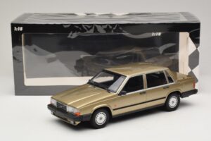 Volvo 740 GL Dourado Minichamps 1:18 155171700 Metal - imagem 6 de 6