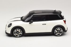 Mini Cooper S F66 Nanuq White Metallic Otto 1:18 OT1245 Resina - imagem 3 de 6