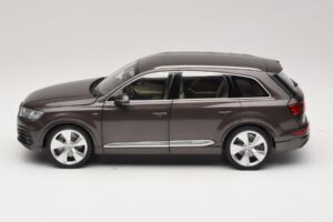 Audi Q7 4M Argus Brown Minichamps 1:18 5011407615 Metal - imagem 4 de 8