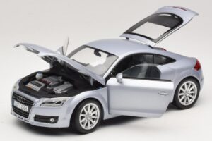Audi TT 8N Silverblue Metallic Minichamps 1:18 100015020 Metal - imagem 2 de 8