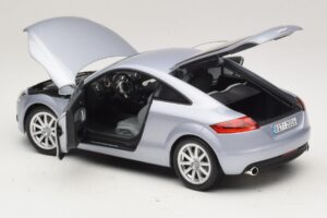 Audi TT 8N Silverblue Metallic Minichamps 1:18 100015020 Metal - imagem 5 de 8
