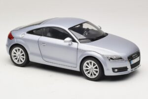 Audi TT 8N Silverblue Metallic Minichamps 1:18 100015020 Metal - imagem 6 de 8
