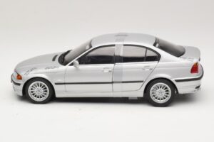 BMW 3-Series E46 6-Cylinder Prata UT Models 1:18 20512 Metal - imagem 3 de 6