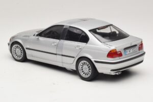 BMW 3-Series E46 6-Cylinder Prata UT Models 1:18 20512 Metal - imagem 5 de 6