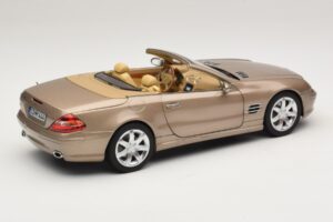 Mercedes SL500 R230 Travertine Beige Norev 1:18 183843 Metal - imagem 3 de 9