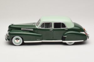 Cadillac Fleetwood Series 60 Special Verde MCG 1:18 MCG18657 Metal - imagem 3 de 6