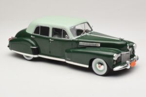 Cadillac Fleetwood Series 60 Special Verde MCG 1:18 MCG18657 Metal - imagem 4 de 6
