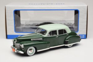 Cadillac Fleetwood Series 60 Special Verde MCG 1:18 MCG18657 Metal - imagem 6 de 6