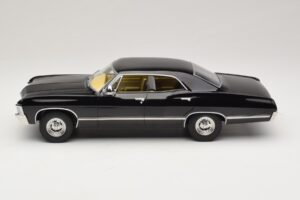 Chevrolet Impala Preto MCG 1:18 MCG181006 Metal - imagem 3 de 6