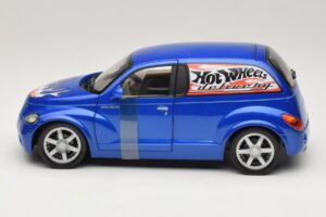 Chrysler PT Cruiser Entrega Azul Hot Wheels 1:18 29616 Metal - imagem 3 de 7