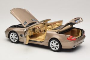 Mercedes SL500 R230 Travertine Beige Norev 1:18 183843 Metal - imagem 6 de 9