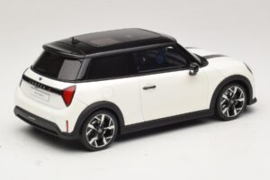 Mini Cooper S F66 Nanuq White Metallic Otto 1:18 OT1245 Resina - imagem 2 de 6