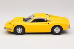 Ferrari Dino 246 GT Amarelo MCG 1:18 MCG18168 Metal - imagem 3 de 6