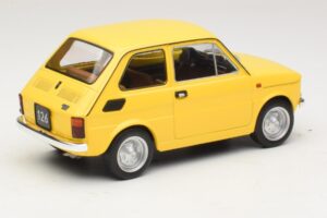 Fiat 126 Amarelo MCG 1:18 MCG18667 Metal - imagem 5 de 6