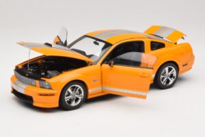 Ford Mustang GT S197 Grabber Orange Metallic AUTOart 1:18 73117-A1 Metal - imagem 2 de 8