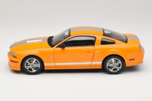 Ford Mustang GT S197 Grabber Orange Metallic AUTOart 1:18 73117-A1 Metal - imagem 4 de 8