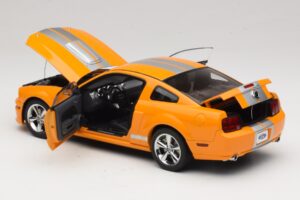 Ford Mustang GT S197 Grabber Orange Metallic AUTOart 1:18 73117-A1 Metal - imagem 5 de 8
