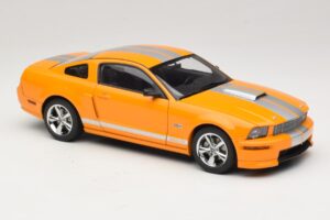 Ford Mustang GT S197 Grabber Orange Metallic AUTOart 1:18 73117-A1 Metal - imagem 6 de 8