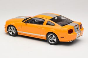 Ford Mustang GT S197 Grabber Orange Metallic AUTOart 1:18 73117-A1 Metal - imagem 7 de 8