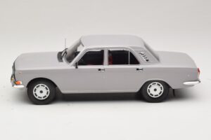 GAZ Volga GAZ-24-10 Cinzento MCG 1:18 MCG18016 Metal - imagem 3 de 6