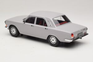 GAZ Volga GAZ-24-10 Cinzento MCG 1:18 MCG18016 Metal - imagem 5 de 6
