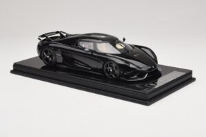 Koenigsegg Regera Preto Pacote de Carbono Interior Bege FrontiArt 1:18 REMC042 Resina - imagem 4 de 7