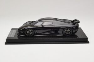 Koenigsegg Regera Preto Pacote de Carbono FrontiArt 1:18 F079-179 Resina - imagem 3 de 7