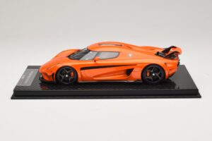 Koenigsegg Regera Laranja Pacote de Carbono FrontiArt 1:18 F071-153 Resina - imagem 3 de 7