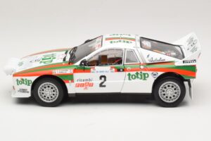 Lancia 037 #2 A. Bettega / M. Perissinot Rally San Marino 1984 Kyosho 1:18 08306F Metal - imagem 4 de 8