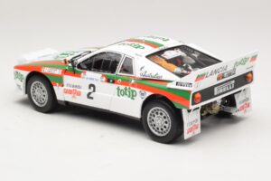 Lancia 037 #2 A. Bettega / M. Perissinot Rally San Marino 1984 Kyosho 1:18 08306F Metal - imagem 7 de 8