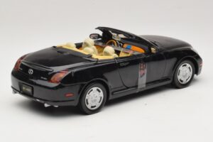 Lexus SC430 Cabriolet Preto Motormax 1:18 73119 Metal - imagem 2 de 6