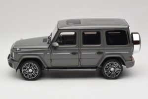 Mercedes G-Class W465 Classic Grey Norev 1:18 183035 Metal - imagem 3 de 6
