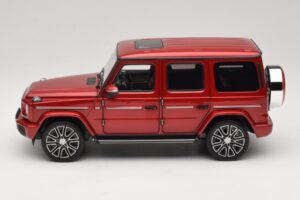 Mercedes G-Class W465 Hyacinth Red Norev 1:18 183037 Metal - imagem 3 de 6