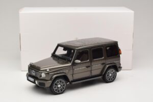 Mercedes G-Class W465 Indium Grey Norev 1:18 183036 Metal - imagem 6 de 6