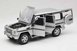 Mercedes G500 W463 LWB Edição Concessionário Prateado AUTOart 1:18 B66962142 Metal - imagem 2 de 8