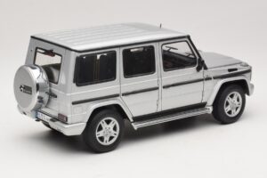 Mercedes G500 W463 LWB Edição Concessionário Prateado AUTOart 1:18 B66962142 Metal - imagem 3 de 8