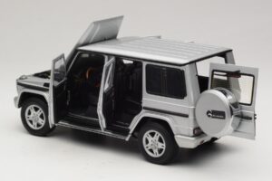 Mercedes G500 W463 LWB Edição Concessionário Prateado AUTOart 1:18 B66962142 Metal - imagem 5 de 8