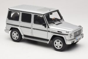 Mercedes G500 W463 LWB Edição Concessionário Prateado AUTOart 1:18 B66962142 Metal - imagem 6 de 8