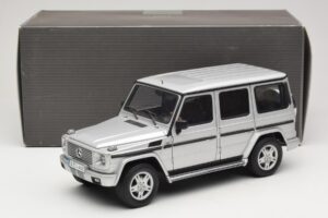 Mercedes G500 W463 LWB Edição Concessionário Prateado AUTOart 1:18 B66962142 Metal - imagem 8 de 8