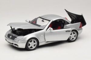 Mercedes SLK230 R170 AMG Roadster Prata UT Models 1:18 26152 Metal - imagem 2 de 8