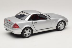 Mercedes SLK230 R170 AMG Roadster Prata UT Models 1:18 26152 Metal - imagem 3 de 8