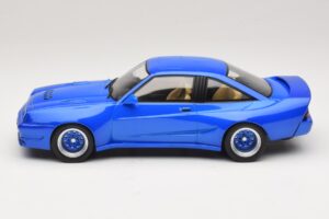 Opel Manta B Azul Metálico MCG 1:18 MCG18258 Metal - imagem 3 de 6