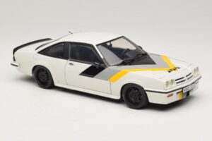 Opel Manta B GT/E Branco Jantes Personalizadas Pretas Revell 1:18 08422 Metal - imagem 6 de 8