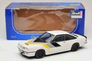 Opel Manta B GT/E Branco Jantes Personalizadas Pretas Revell 1:18 08422 Metal - imagem 8 de 8