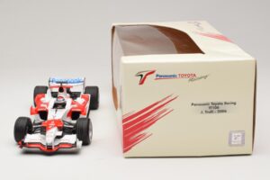 Panasonic Toyota Racing TF106 #11 J. Trulli 2006 Minichamps 1:18 AM59558L Metal - imagem 6 de 7