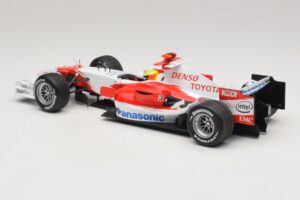 Panasonic Toyota Racing TF106 #12 R. Schumacher 2006 Minichamps 1:18 AM59557K Metal - imagem 5 de 7