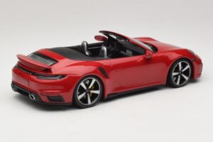 Porsche 911 992 Turbo S Cabriolet Vermelho Escuro Minichamps 1:18 PORSCHE007 Metal - imagem 2 de 6