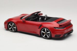 Porsche 911 992 Turbo S Cabriolet Vermelho Escuro Minichamps 1:18 PORSCHE007 Metal - imagem 5 de 6
