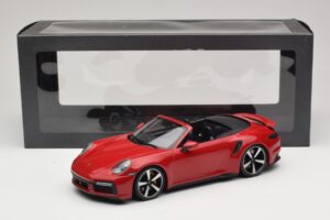 Porsche 911 992 Turbo S Cabriolet Vermelho Escuro Minichamps 1:18 PORSCHE007 Metal - imagem 6 de 6