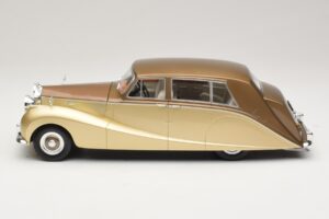Rolls-Royce Silver Wraith Empress by Hooper Castanho & Dourado MCG 1:18 MCG18000 Metal - imagem 3 de 6
